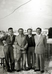 Aron Neuman 1957 bei seiner Familie in Israel