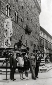 Vilma und Albert mit ihren Kindern Peter und Doris auf einem Ausflug in Florenz