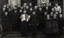Jul Levi with the choir of the First Girls' High School