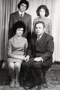 Leon Madzhar's family