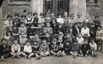 Sofi Danon-Moshe with the children from the Jewish nursery school
