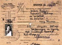 Pass issued to Rachel Randvee in 1945