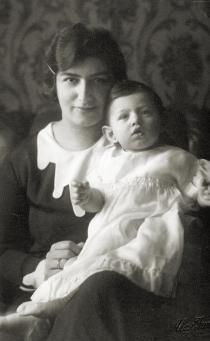 Liya Epshteyn and her mother Revekka Epshteyn