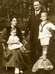 Dayle Vasserman and her family