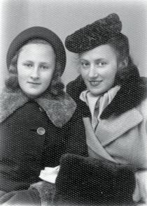 Mariasha Vasserman and her sister Sore-Reyze Goldman