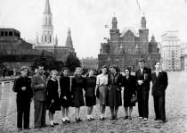 Ranana Kleinstein on an excursion in Moscow with fellow travelers