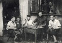 Mojsze Sznejser and his brother Abram working at the Mojsze Onikman shoemaker's workshop
