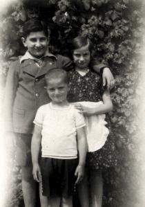 Gyorgy Preisz with his cousins Kati and Laci Preisz