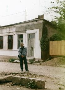 Isac Tinichigiu in front of his childhood house