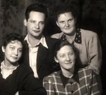 Vladimir Tarskiy and his sisters