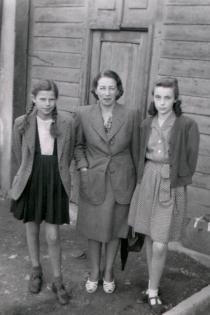 Agnesa Urbanova with her mother Aurelia Sandorova and her cousin Julika