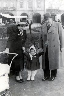 Judita Schvalbova with her parents