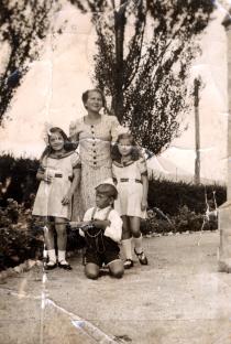 Matilda Cerge with her sister and maternal aunt Minka