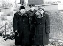 Frieda Stoyanovskaya's husband Semyon Gordeyev and her elder son, Victor Gordeyev