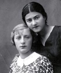 Rosa Gershenovich with her friend Polia Glozman