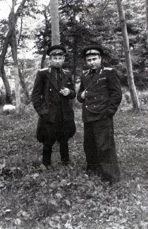 Grigoriy Sirotta with a comrade at the front