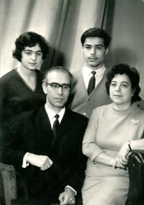 Isaac Gragerov with his family