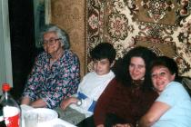 Neubauer Ignácné lányának, unokájának és férje unokahúgának társaságában
