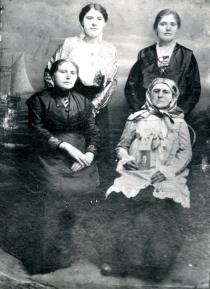 Mark Golub's paternal grandmother, 
Esther Golub and her family