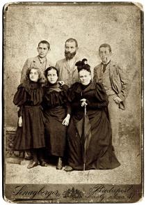 Erzsebet Radvaner's paternal grandparents, the Kleins and their family