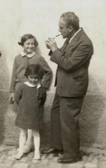 Emil Polak with his daughters