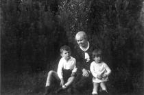 Berta Ginzova with her grandchildren Chava and Petr