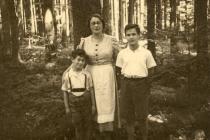 Gertruda Glasova with her sons Jan and Martin Glas in Bukovno