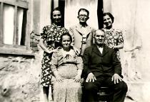 Grün Magda és családja