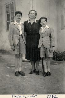 Laszlo and Sandor Nussbaum with their mother Ilona Nussbaum