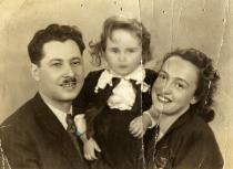 Irena Kirszenbaum with her husband Chil and son Marek