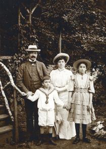 Maurycy Drutowski and his family